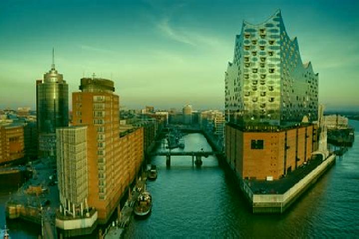 Chloe, 35 — Escort in HafenCity, Germany