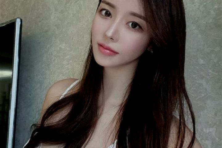 Chloe, 35 — Escort in Ringintunggal, Indonesia