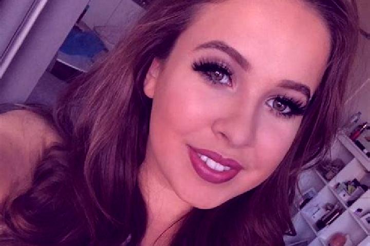 Chloe, 36, a auburn amber-eyed caucasian companion based in Hessisch Oldendorf. Offering Striptease, Domination, Girlfriend Experience, Prostate Massage, CIM...