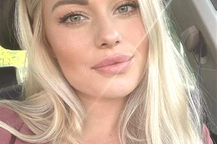 Chloe, 36, a blonde hazel-eyed middle eastern companion based in Pula. Offering 69, Erotic Massage, Couples, Deep French Kissing, Duos. Available for incall ...