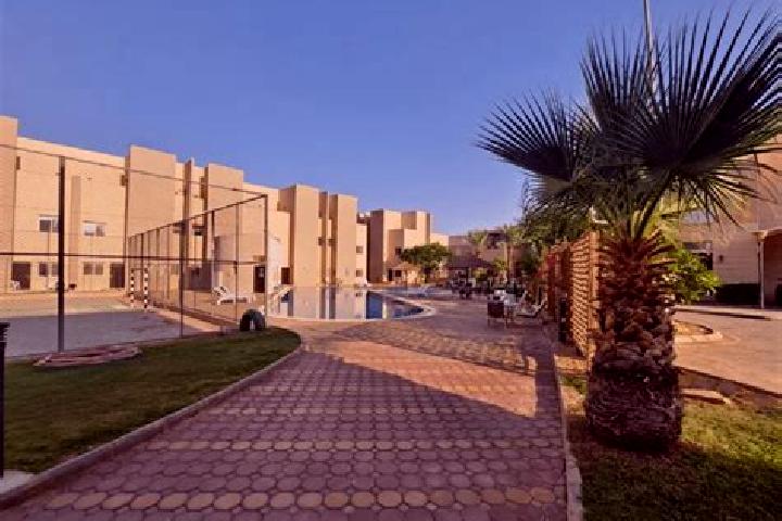 Chloe, 36 — Escort in Qaisumah, Saudi Arabia