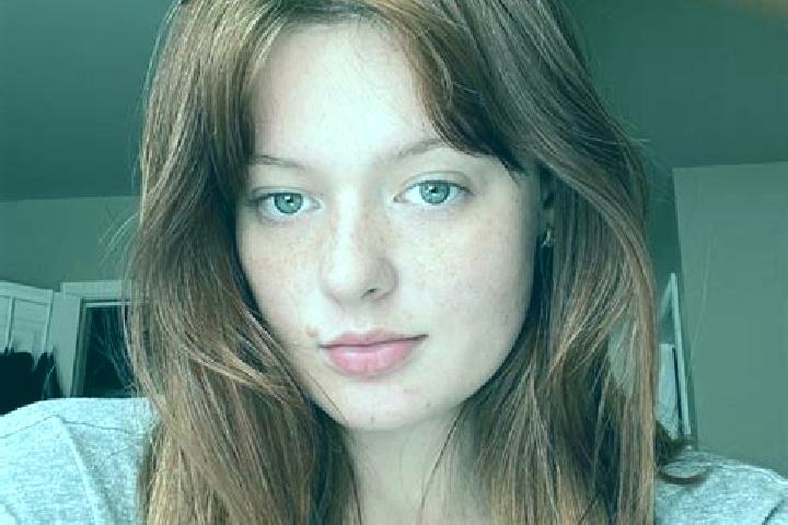 Chloe, 37, a red green-eyed caucasian companion based in Corvaro. Offering Prostate Massage, Dinner Date, CIM. Available for incall and outcall, overnight bo...