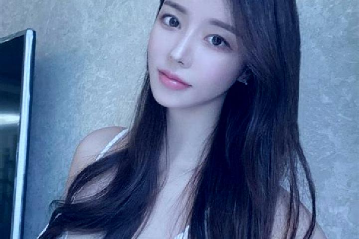 Chloe, 37 — Escort in Tanjungkerta, Indonesia