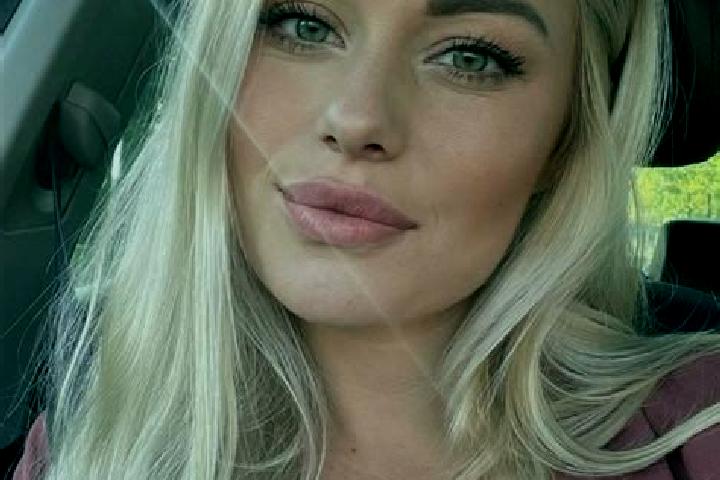 Chloe, 38, a blonde hazel-eyed mediterranean companion based in Chamzinka. Offering GFE, Party Girl, Overnight. Available for incall and outcall, day and eve...