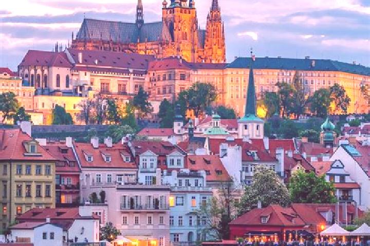 Chloe, 38 — Escort in Pritluky, Czech Republic