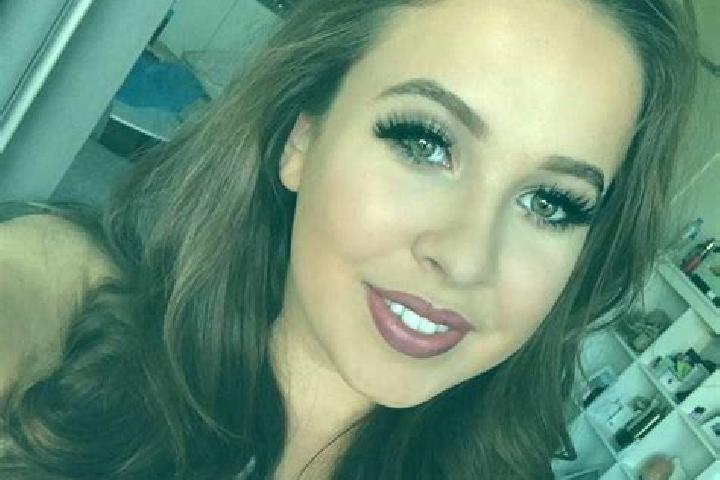 Chloe, 39, a brunette grey-eyed european companion based in Esquay-Notre-Dame. Offering Party Girl, Dinner Date, Roleplay, 69. Available for incall and outca...