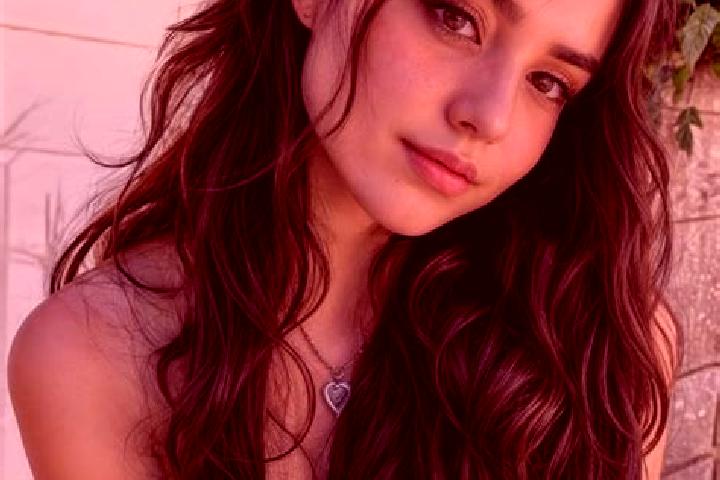 Chloe, 39, a red hazel-eyed mediterranean companion based in Alcala de Xivert. Offering Roleplay, A-Level, Overnight, Erotic Massage. Available for incall an...