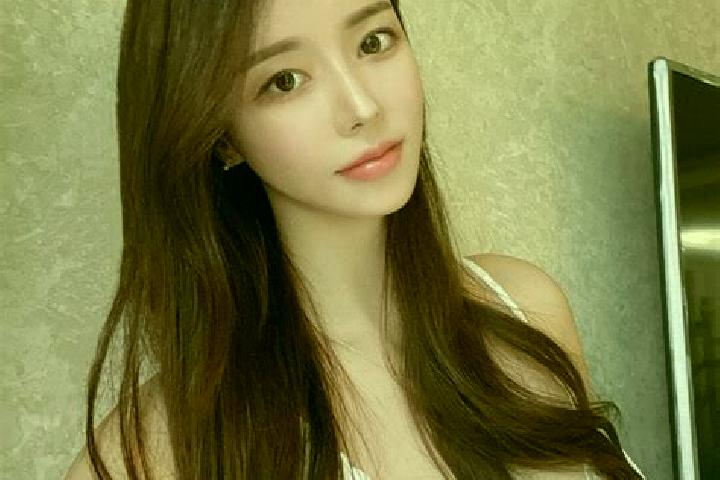 Chloe, 39 — Escort in Huangnihe, China