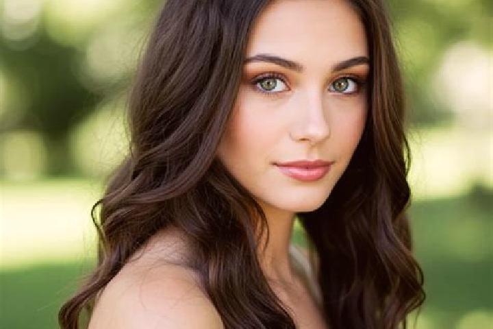 Clara, 20, a black hazel-eyed asian companion based in Naches. Offering 69, A-Level, CIM. Available for incall and outcall, overnight bookings available.