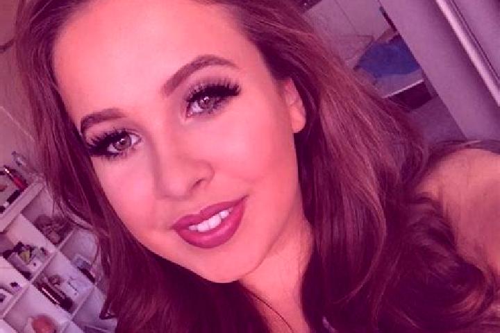 Clara, 20, a brunette amber-eyed mixed companion based in Fig Tree Pocket. Offering Massage, GFE, Girlfriend Experience, Party Girl, CIM. Available for incal...