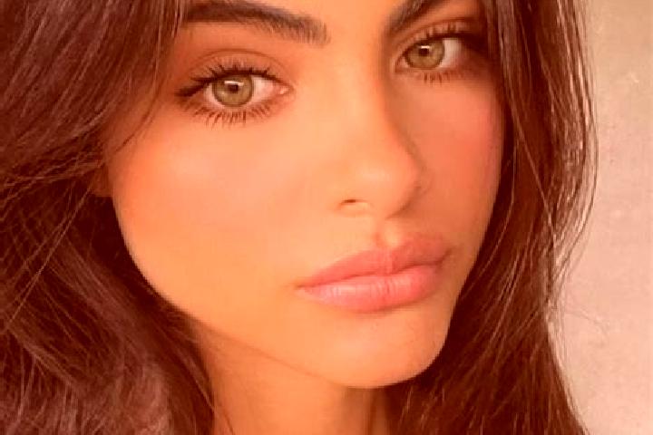 Clara, 20, a chestnut green-eyed indian companion based in Clamecy. Offering Fetish, CIM, Massage. Available for incall and outcall, overnight bookings avail...