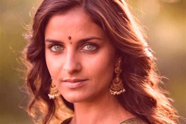 Clara, 20, a chestnut green-eyed indian companion based in Thiruvarur. Offering Dinner Date, Deep French Kissing, Striptease. Available for incall and outcal...