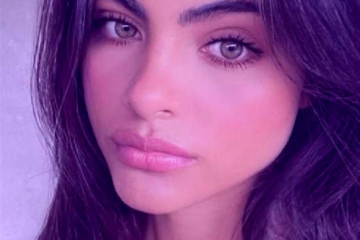 Clara, 20, a chestnut hazel-eyed latina companion based in Baile. Offering Duos, Travel Companion, Striptease, BDSM, Girlfriend Experience. Available for inc...