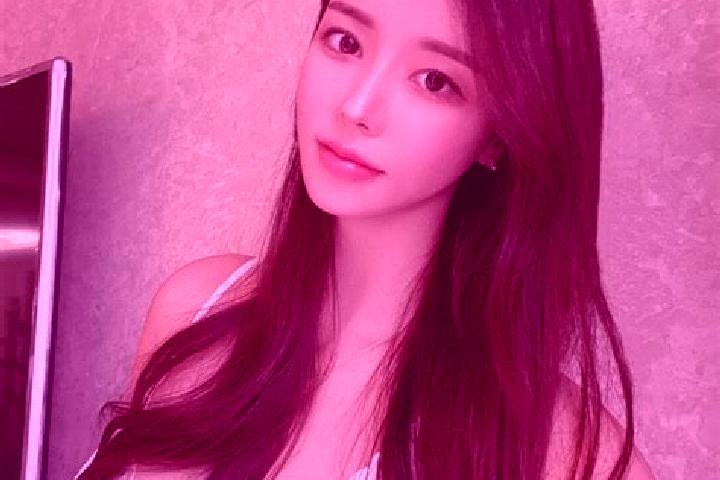 Clara, 20 — Escort in Nagwol, South Korea