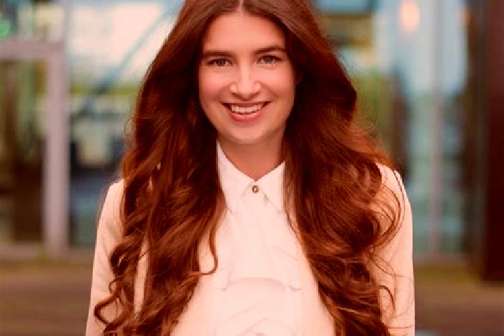 Clara, 20 — Escort in Schermen, Germany