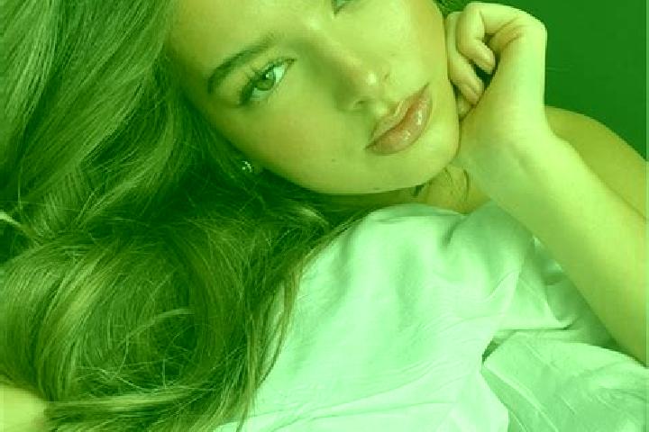 Clara, 21, a chestnut amber-eyed latina companion based in Ngebruk. Offering Travel Companion, GFE, A-Level. Available for incall and outcall, day and evenin...