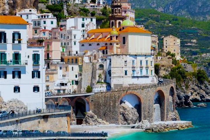 Clara, 21 — Escort in Maruggio, Italy