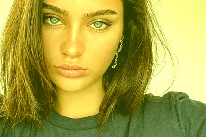 Clara, 22, a brunette dark-eyed european companion based in Molendinar. Offering GFE, Tantra, Dinner Date, Couples. Available for incall and outcall, day and...