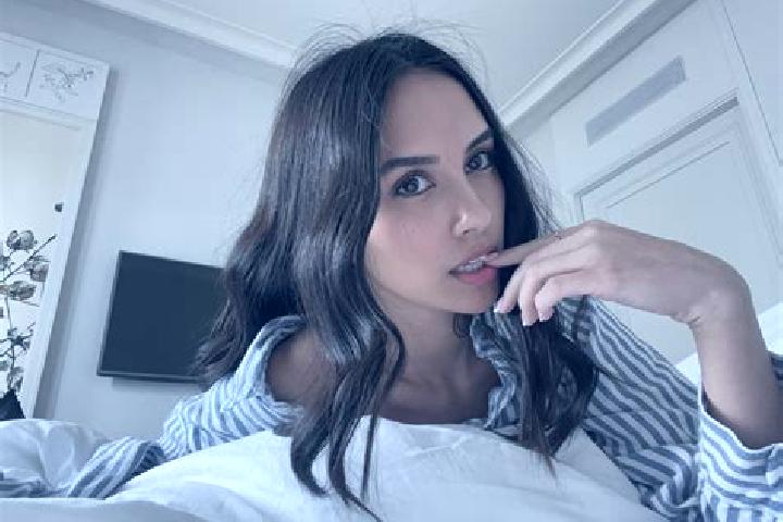 Clara, 23, a auburn amber-eyed european companion based in Altstrimmig. Offering Deep French Kissing, Overnight, Duos, Travel Companion, Girlfriend Experienc...