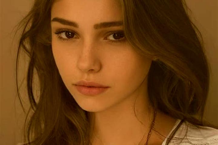 Clara, 23, a chestnut brown-eyed slavic companion based in Nuevo Mundo. Offering 69, Striptease. Available for incall and outcall, day and evening dates.