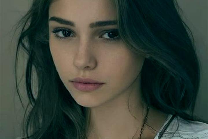 Clara, 24, a chestnut grey-eyed slavic companion based in Ojojona. Offering Erotic Massage, Party Girl, Roleplay, BDSM, Couples. Available for incall and out...