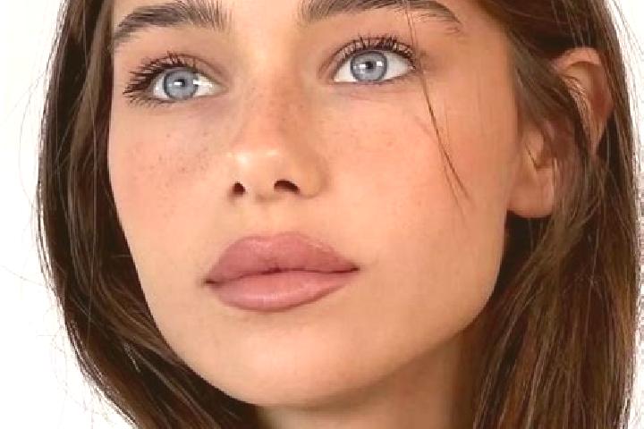 Clara, 25, a brunette brown-eyed mixed companion based in Moere. Offering Tantra, GFE, Duos, Couples. Available for incall and outcall, day and evening dates.