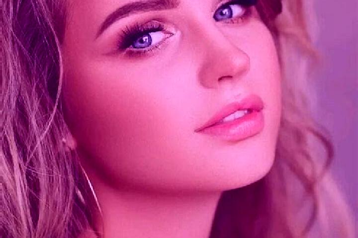 Clara, 25, a dark blonde blue-eyed asian companion based in Erre. Offering Domination, A-Level, Erotic Massage, Travel Companion, Deep French Kissing. Availa...