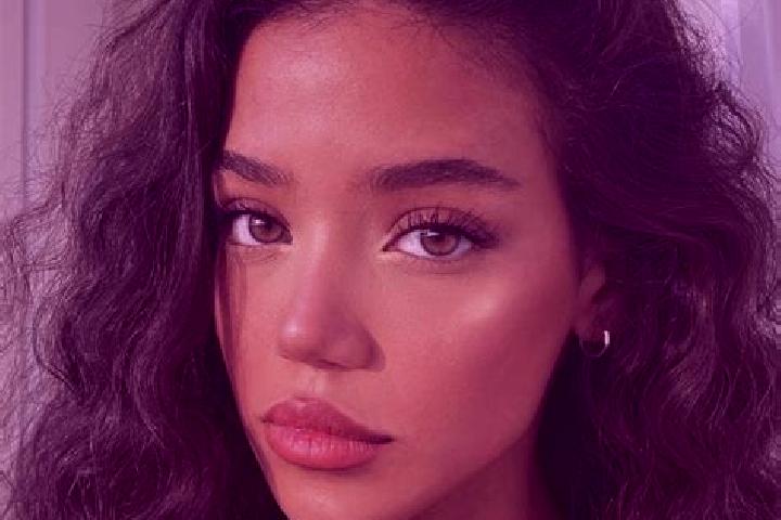 Clara, 26, a black brown-eyed european companion based in Chalabre. Offering BDSM, Massage, GFE. Available for incall and outcall, overnight bookings available.