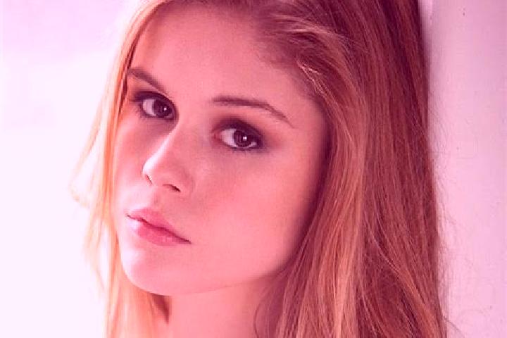 Clara, 26, a blonde brown-eyed mixed companion based in Stonyfell. Offering Striptease, OWO, A-Level. Available for incall and outcall, day and evening dates.