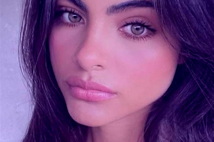 Clara, 26, a brunette dark-eyed indian companion based in Rioux. Offering Girlfriend Experience, Domination, A-Level. Available for incall and outcall, day a...