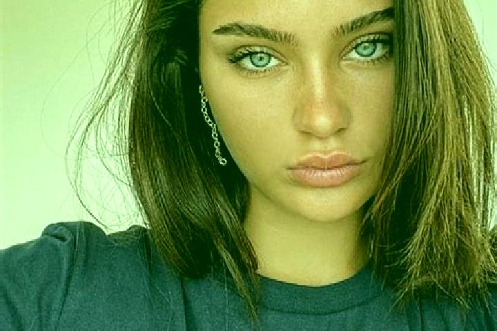 Clara, 26, a brunette dark-eyed mixed companion based in Mendrisio. Offering Couples, Massage, Prostate Massage. Available for incall and outcall, overnight ...
