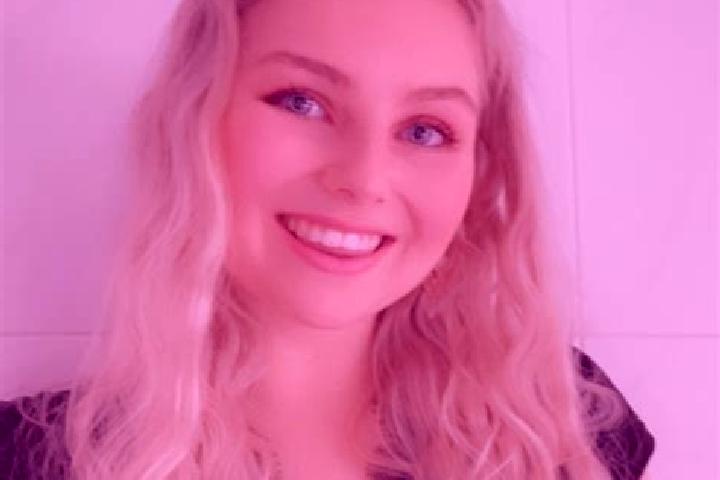 Clara, 26 — Escort in Oostham, Belgium
