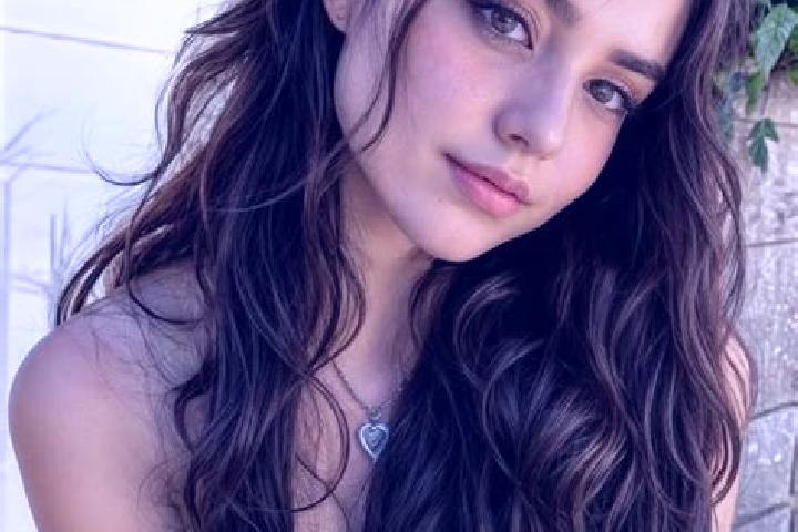 Clara, 28, a chestnut hazel-eyed caribbean companion based in Kabia. Offering OWO, Striptease, Roleplay. Available for incall and outcall, day and evening da...