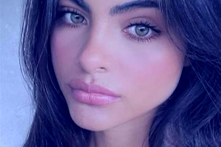 Clara, 28, a dark blonde green-eyed indian companion based in Weng. Offering Fetish, Striptease, Tantra, Domination. Available for incall and outcall, day an...