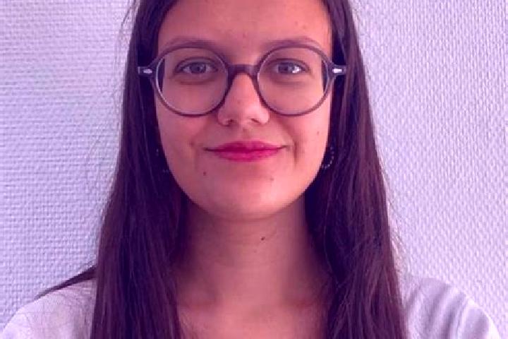 Clara, 28 — Escort in Aillas, France