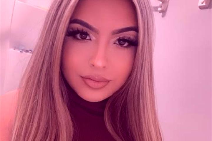 Clara, 29, a blonde amber-eyed latina companion based in Lakshmeshwar. Offering Duos, 69, Erotic Massage, Striptease. Available for incall and outcall, overn...