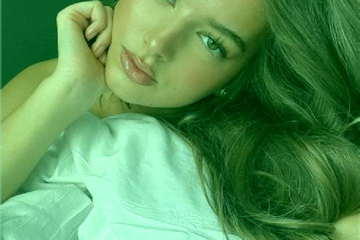 Clara, 29, a chestnut grey-eyed latina companion based in La Seu d Urgell. Offering BDSM, Striptease, Erotic Massage. Available for incall and outcall, day a...