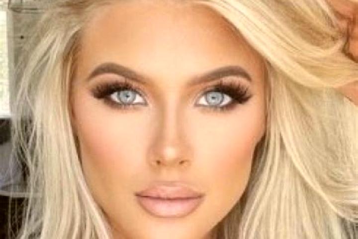 Clara, 29, a platinum blonde grey-eyed european companion based in Macaiba. Offering Deep French Kissing, A-Level, OWO, Dinner Date, Erotic Massage. Availabl...