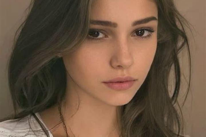 Clara, 30, a chestnut brown-eyed slavic companion based in Voivozi. Offering CIM, Erotic Massage, 69. Available for incall and outcall, day and evening dates.