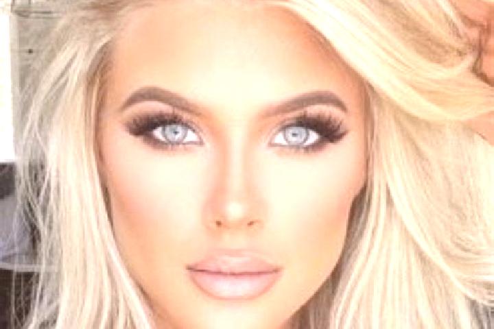 Clara, 30, a platinum blonde brown-eyed caucasian companion based in Barra Velha. Offering GFE, Dinner Date, Domination, Prostate Massage, Girlfriend Experie...