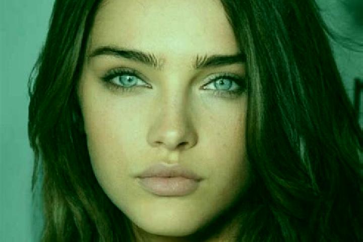 Clara, 31, a brunette blue-eyed mediterranean companion based in Mezotur. Offering Fetish, Overnight, Travel Companion, Erotic Massage. Available for incall ...