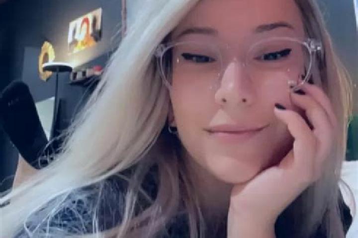 Clara, 33, a blonde grey-eyed indian companion based in Dabaca. Offering Girlfriend Experience, Dinner Date, BDSM, CIM. Available for incall and outcall, ove...