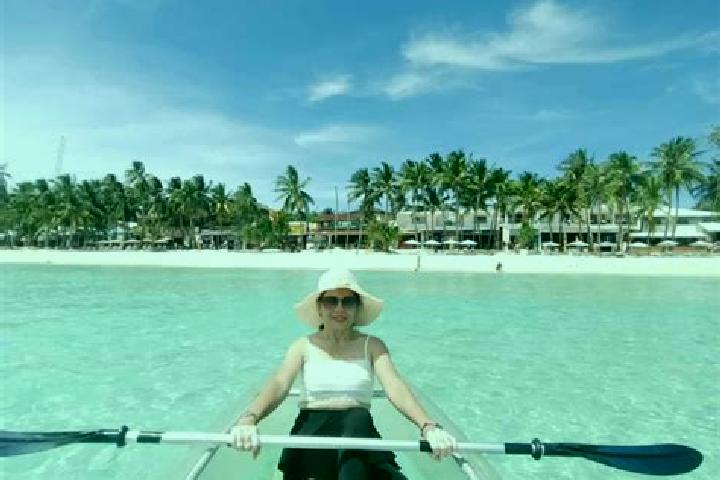 Clara, 33 — Escort in Tambongon, Philippines
