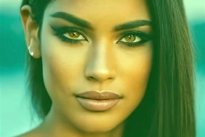 Clara, 34, a red hazel-eyed latina companion based in Neto. Offering GFE, Deep French Kissing, Overnight. Available for incall and outcall, day and evening d...