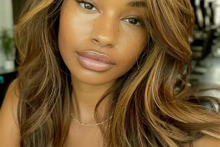 Clara, 36, a dark blonde dark-eyed mixed companion based in Pleumeur-Bodou. Offering Striptease, A-Level. Available for incall and outcall, day and evening d...