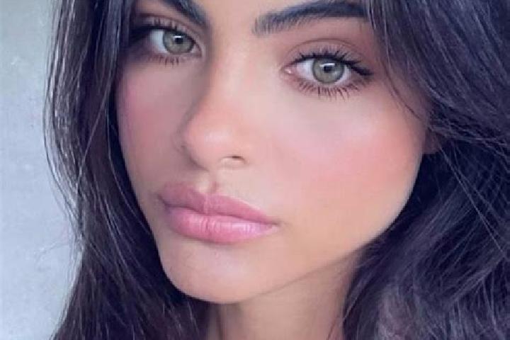 Clara, 36, a red dark-eyed middle eastern companion based in Potlot. Offering Erotic Massage, Fetish, Massage. Available for incall and outcall, day and even...