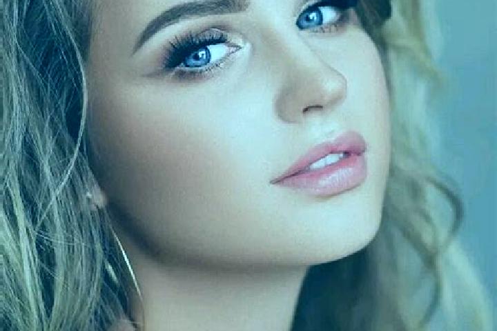 Clara, 37, a dark blonde blue-eyed mediterranean companion based in Andreyevka. Offering Erotic Massage, Striptease, Travel Companion, Prostate Massage, Over...
