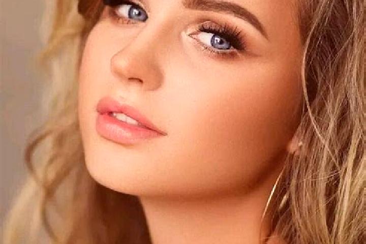 Clara, 37, a dark blonde blue-eyed slavic companion based in Staryi Krym. Offering OWO, Tantra, 69. Available for incall and outcall, overnight bookings avai...