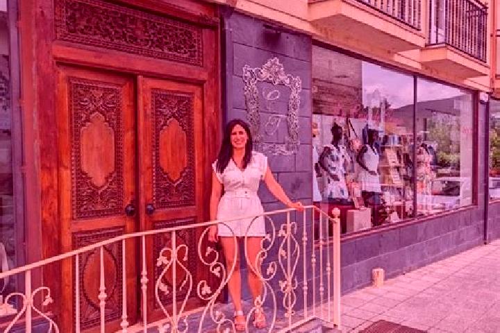 Clara, 37, a red grey-eyed latina companion based in Villasana de Mena. Offering Domination, 69, Couples. Available for incall and outcall, day and evening d...