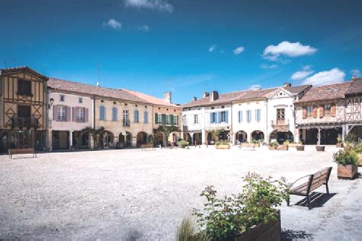 Clara, 38 — Escort in Labastide-d Armagnac, France